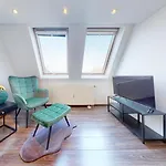 Spacious 4 Bedroom Apartment Near City Center