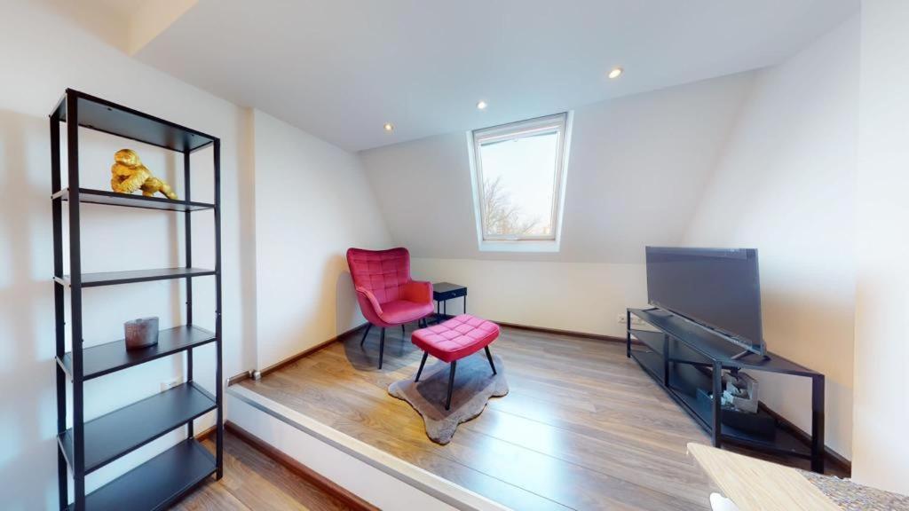 Spacious 4 Bedroom Near Center Apartamento